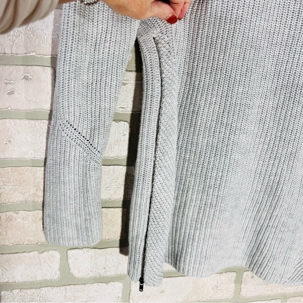 Cabi Style 3531 Deep V Neck Side Zip Long Sleeve Sweater Size XS - Picture 10 of 10